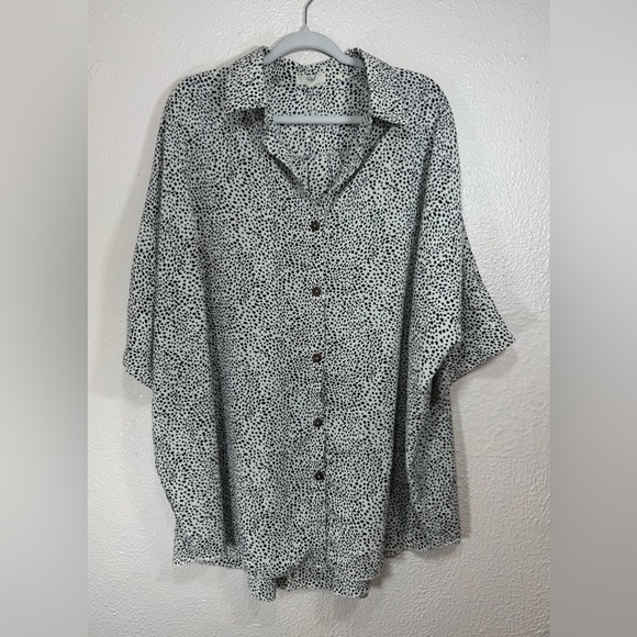 Easel Leopard Animal Print Button Down Front Oversized Shirt Women’s Size Large - Picture 1 of 13